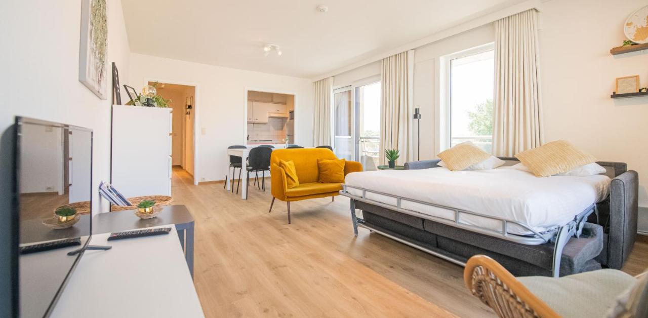 Apartment Between Waves